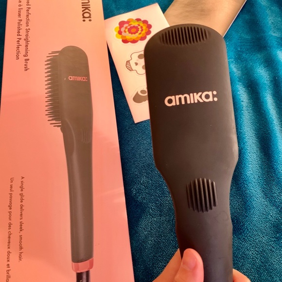 Amika Polished Straightening Brush - Picture 1 of 5
